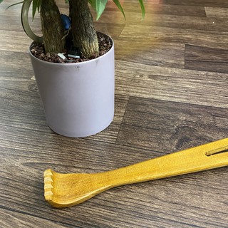 Cây đập và gãi lưng bằng gỗ thơm