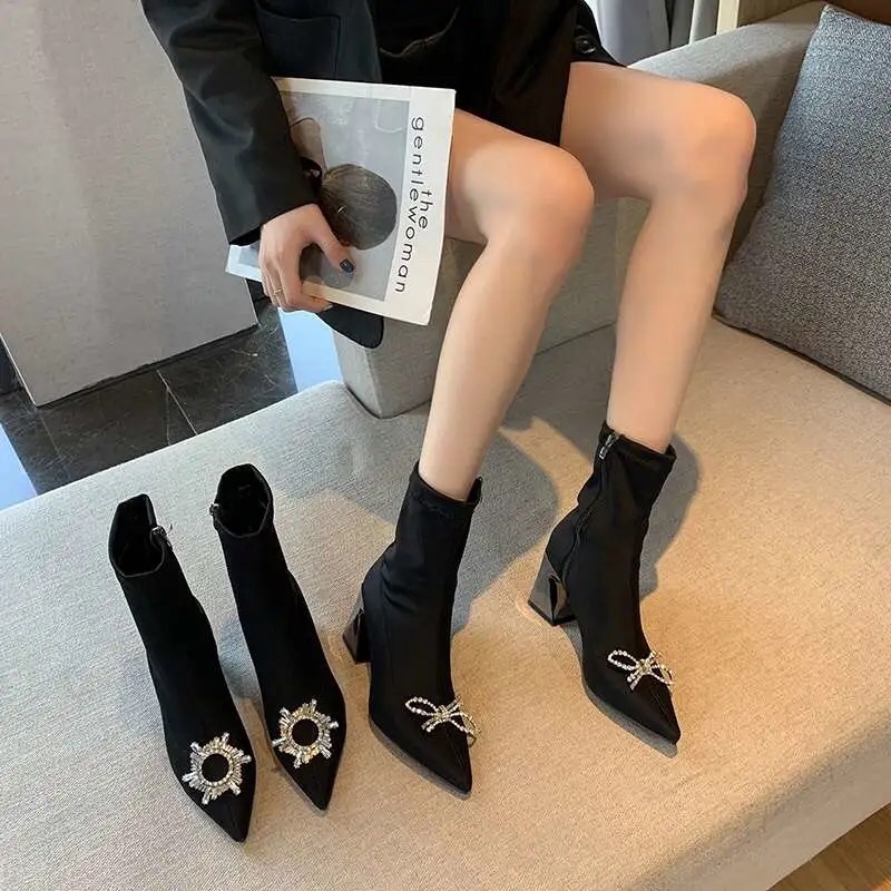 Bốt nữ gót tráng gương có nơ đá