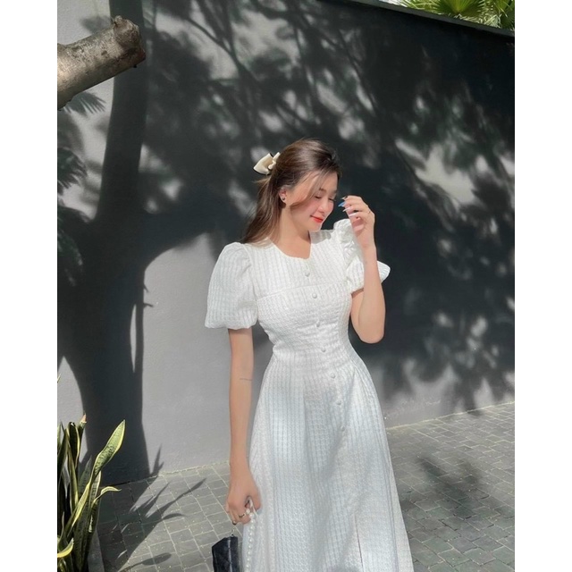 Đầm trắng xốp ô nút bọc