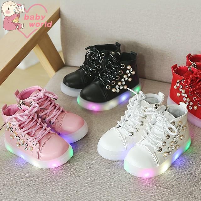 Đôi giày thể thao đính ngọc trai có đèn LED cho bé gái