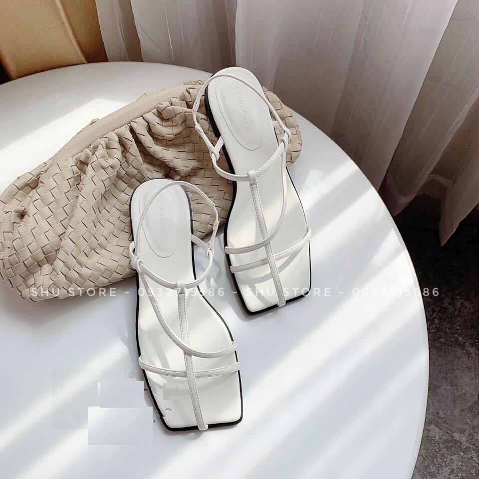 Sandal xỏ ngón quai mảnh đế bệt