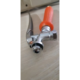 Tay cầm bình xịt thuốc khóa bóp