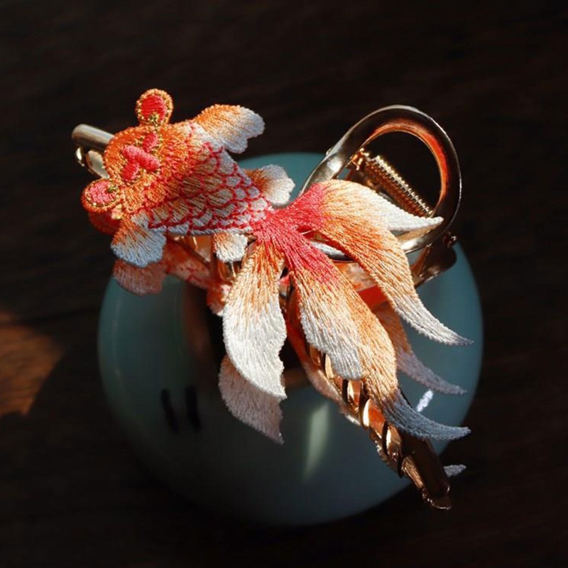 Kẹp Tóc Càng Cua Lớn Bằng Hợp Kim Chống Trượt Thêu Hình Cá Koi