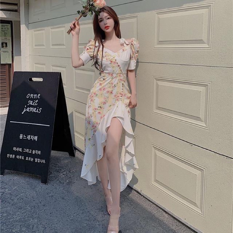 Váy hoa nhí xẻ tà của Rosé BLACKPINK
