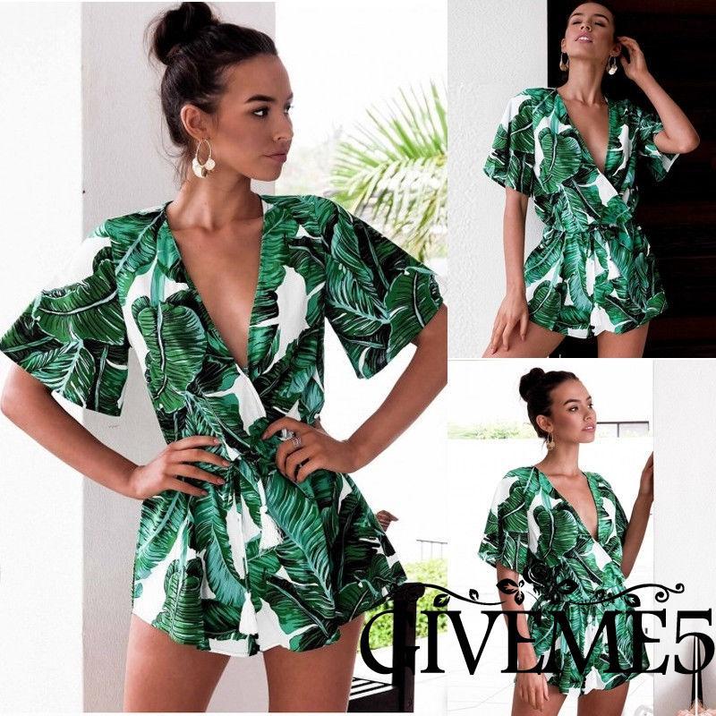 Bộ jumpsuit ngắn cổ V hở lưng quyến rũ