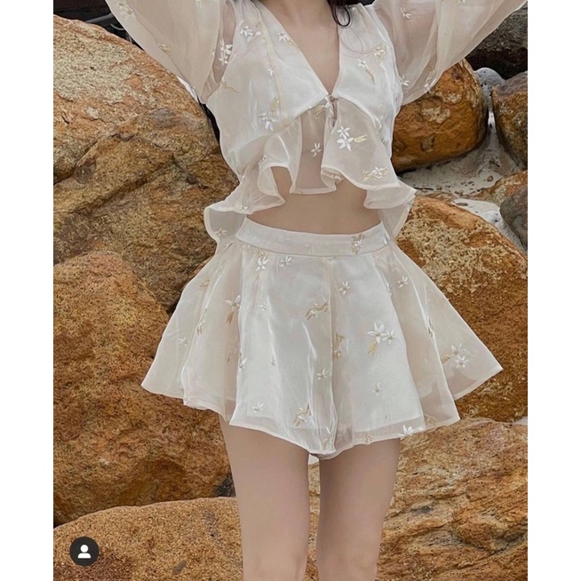 SET ÁO CROP VOAN HOA NỔI CỔ V TAY PHỒNG + SHORT GIẢ VÁY😍😍😍