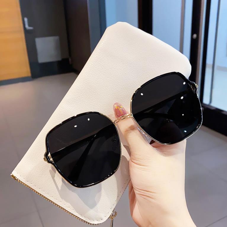 Kính mắt nữ thời trang đi biển sành điệu D140