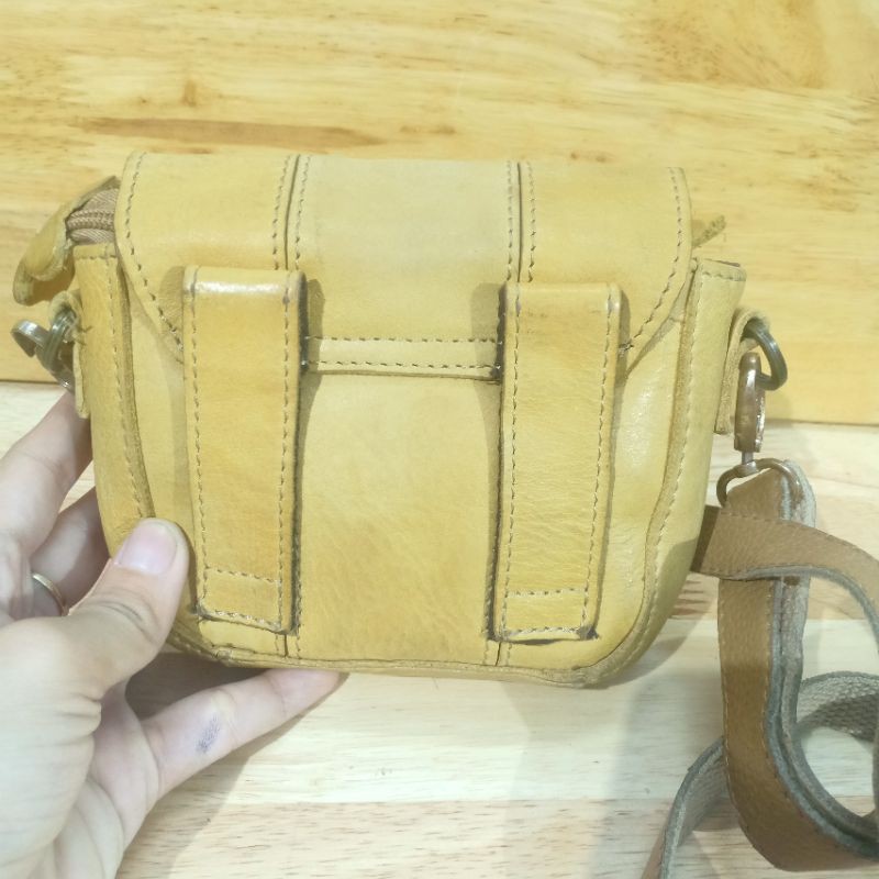 Túi đeo chéo da thật secondhand  041206