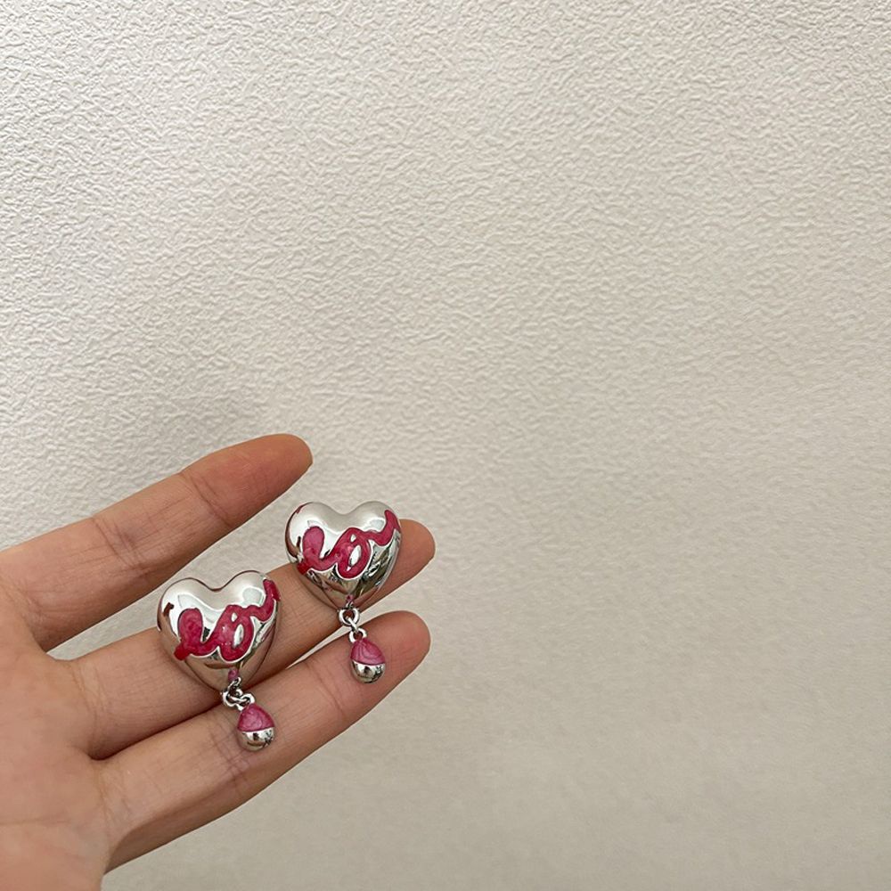 Khuyên tai hình trái tim phối tua rua cá tính cho nữ