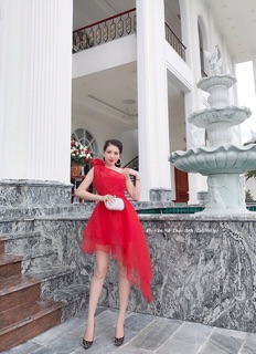 Váy xoè trắng
