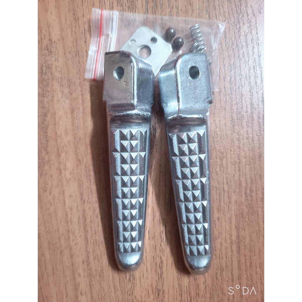 Cặp Gác chân nhôm sau xếp CNC dành cho xe HONDA và YAMAHA