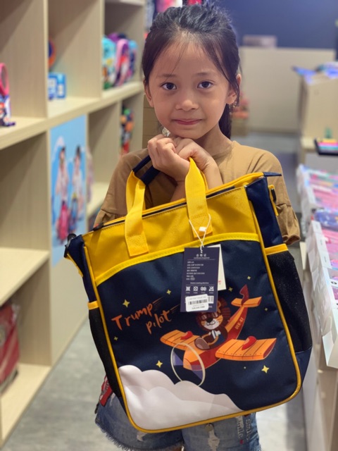 Túi  xách tay , đeo chéo thương hiệu uek !