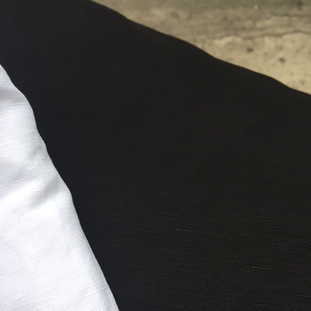 Vải linen ướt màu đen.