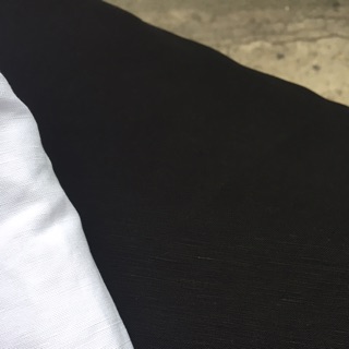 Vải linen ướt màu đen.