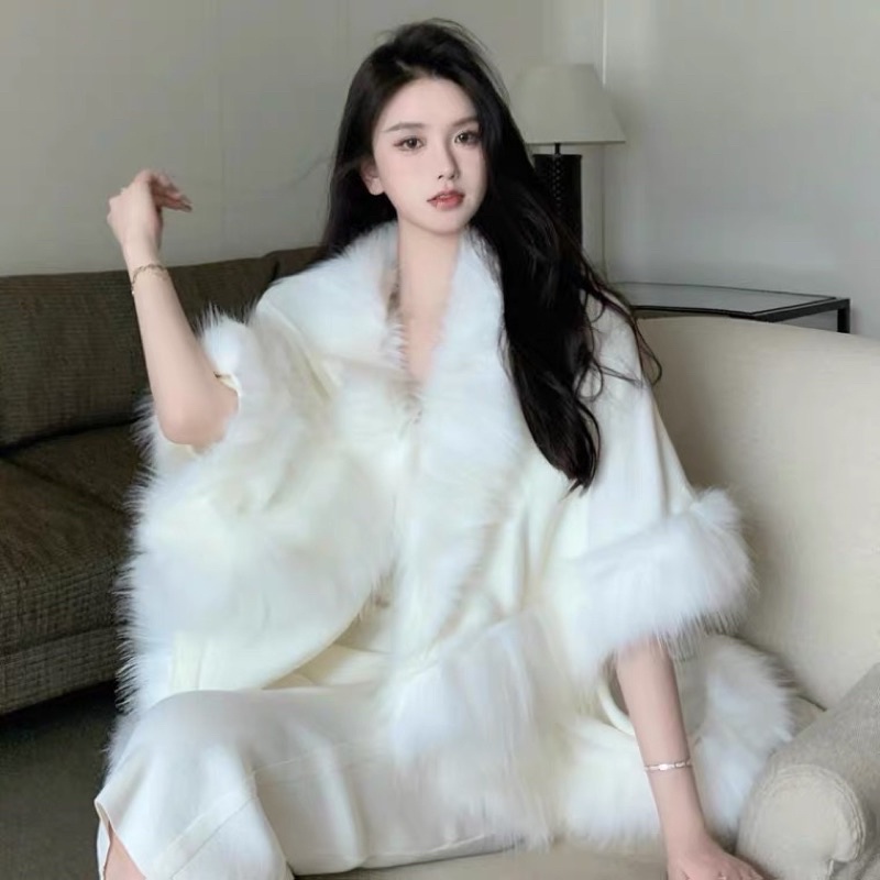 Váy áo khoác dạ len lông trắng ulzzang