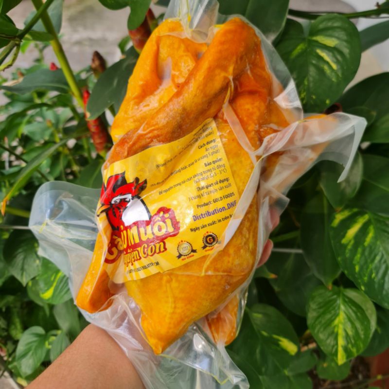 ( Nowship HCM) Gà ủ muối nguyên con loại ngon ( con 1.1kg - 1.3kg)