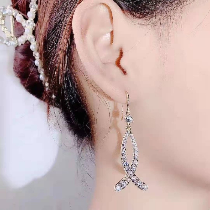 Khuyên Tai Đuôi Cá Đính Đá Sang Trọng Cao Cấp