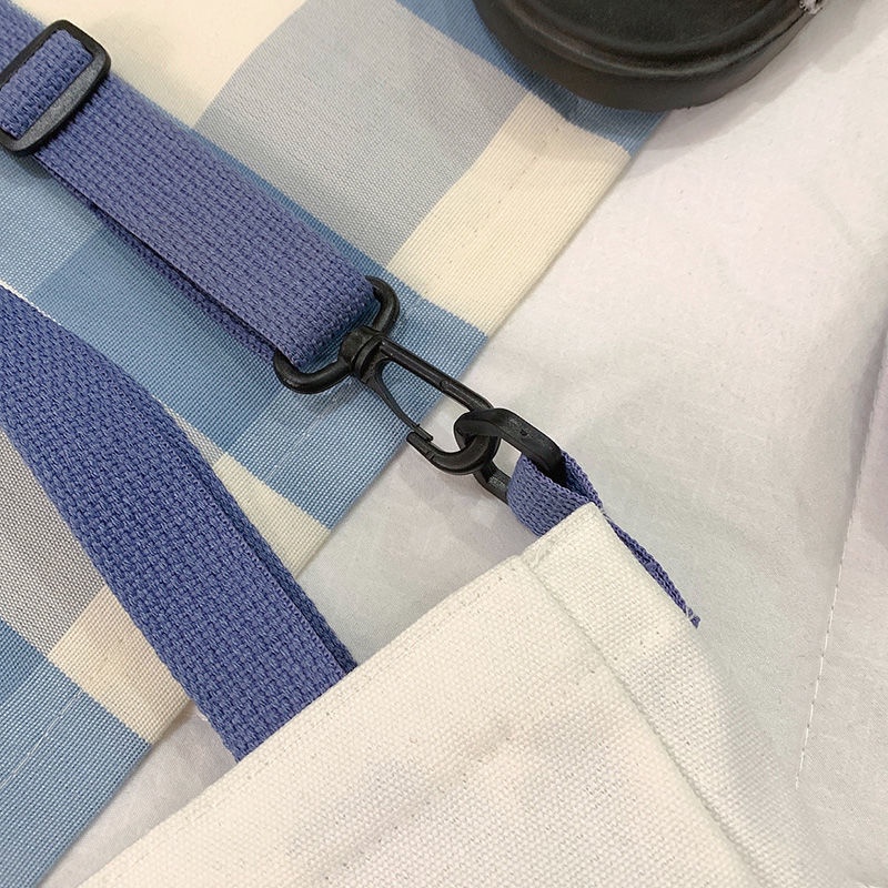 Túi Xách Đeo Vai Vải Bạt In Hình Gấu Dâu Tây Thời Trang Sành Điệu