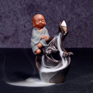 Thác Khói Trầm Hương Phật Toạ Núi
