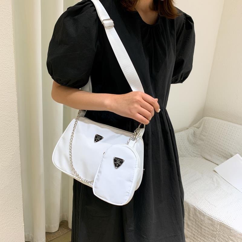 Túi xách đeo chéo phong cách thời trang đơn giản dành cho bạn nữ | BigBuy360 - bigbuy360.vn