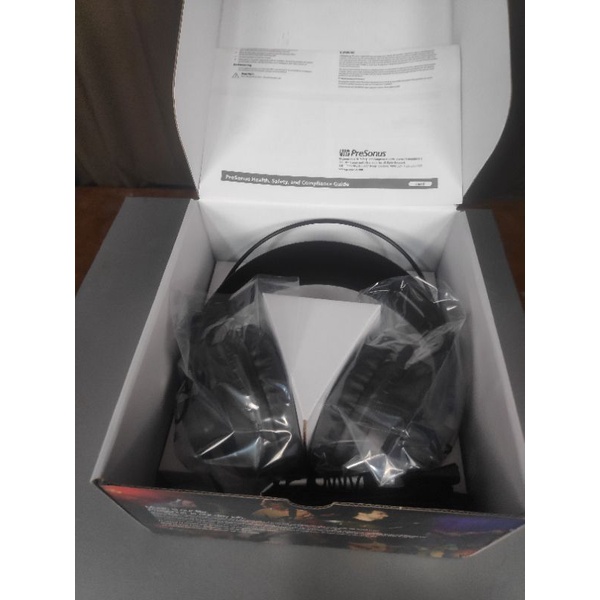 Tại nghe nhạc presonus HD7