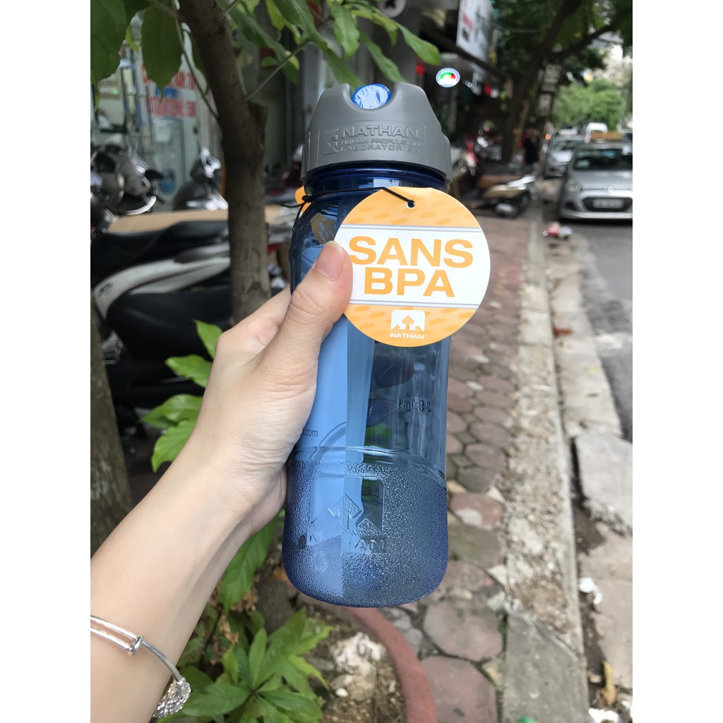 Bình đựng nước tập gym Nathan no BPA 700ML