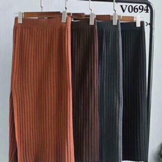 Chân váy len xẻ bên