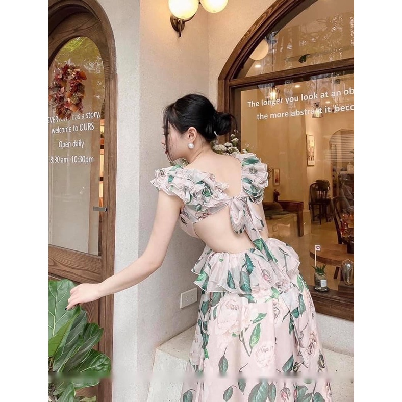 LINH CAVALI - Maxi trễ vai thắt nơ lưng.