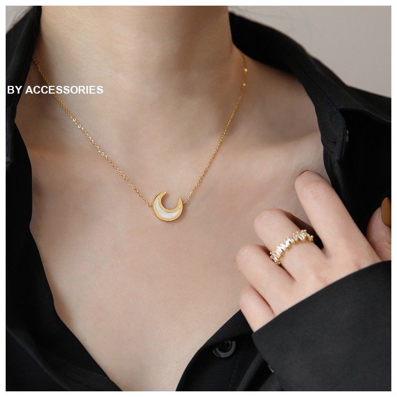 Dây chuyền titan mặt trăng khuyết cẩm xà cừ rain crescent moon không gỉ