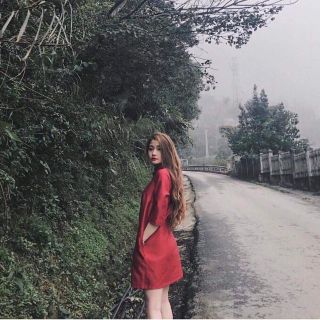 Váy thêu hoa