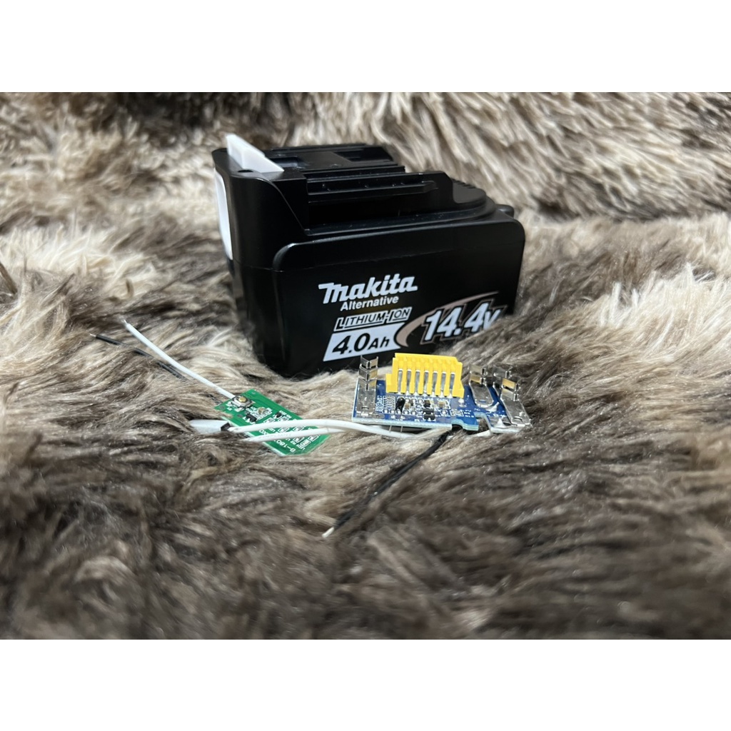 Vỏ mạch Makita 14.4V 4S-2P , có báo pin, mạch nhận sạc zin, có tem đáy. BN.