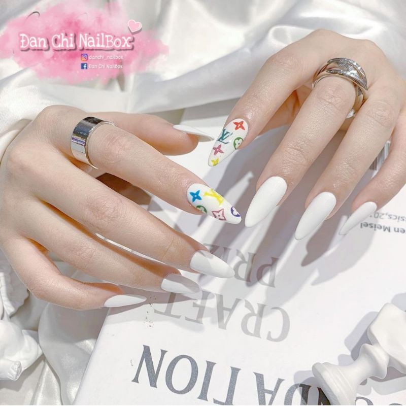 NailBox móng úp thiết kế sẵn Mẫu LV Trắng