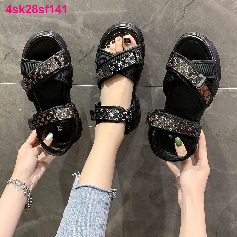 giày sandal 7cmDép quai hậu đế dày muffet nữ hè 2021 mới về tất cả -match Show feet đi biển thể thao khóa dán nhỏ