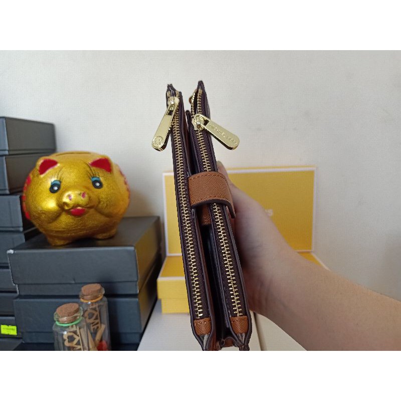 Ví cầm tay MK da xước
