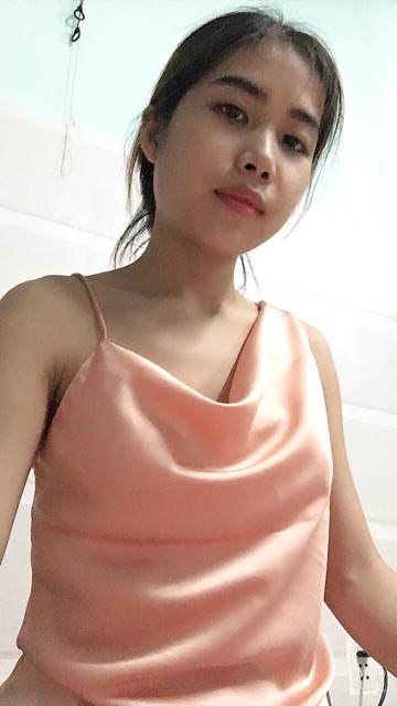 Áo cổ đổ lệch vải lụa satin hình thật tự chụp video thật tự quay