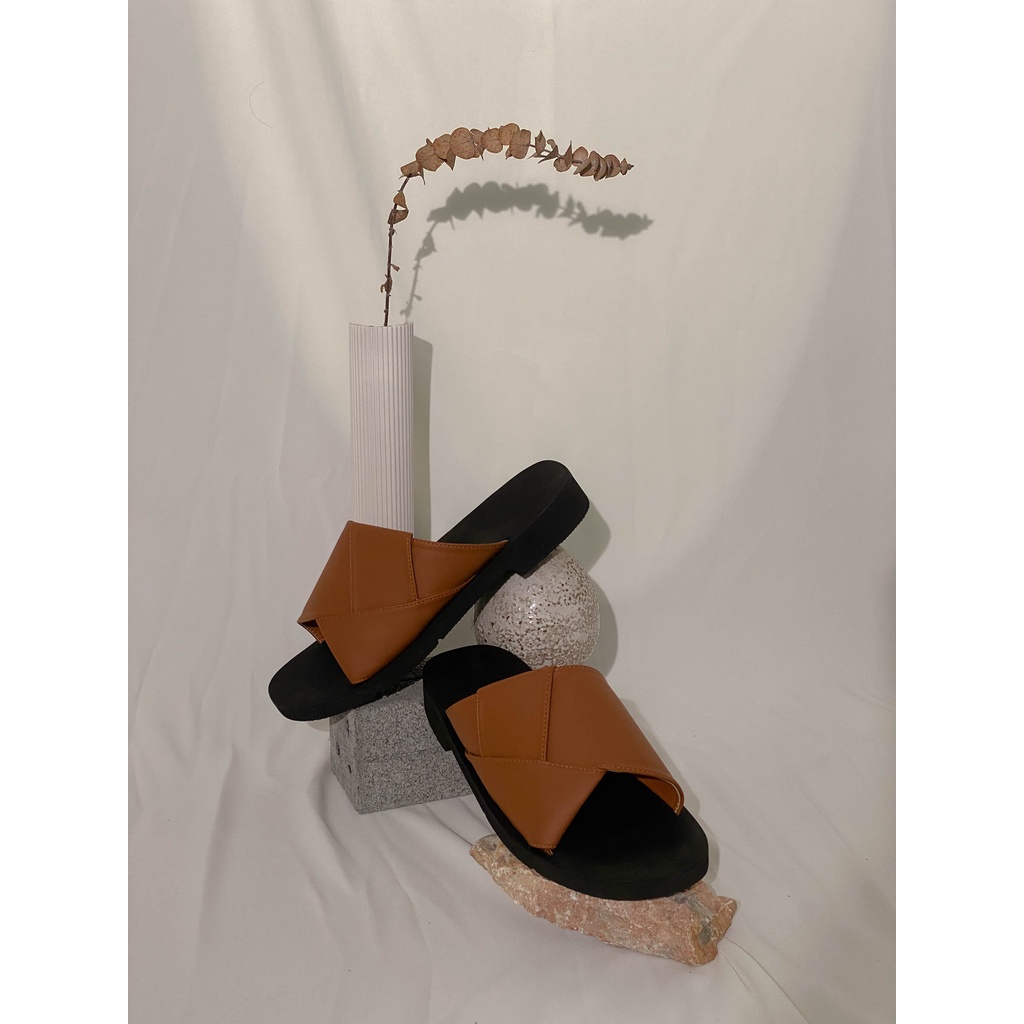 KSOUL Dép Da K Saffiano Sandals Màu Nâu Da Saffiano Đế Cao Su