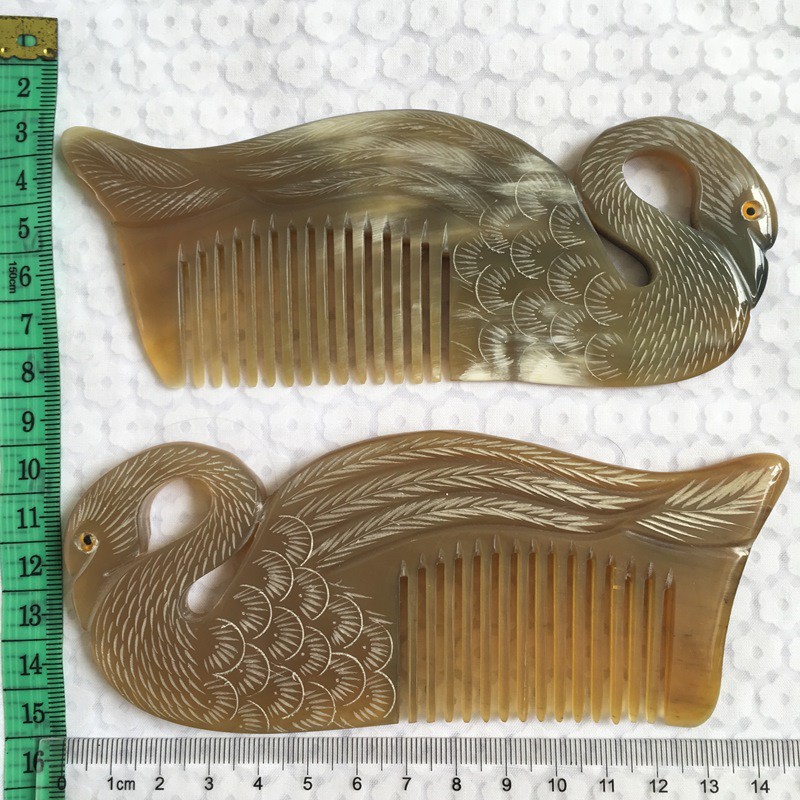 Lược chải tóc sừng bò châu Phi (Thiên Nga khắc 2 mặt sáng màu - L16)