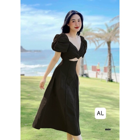 Đầm soắn ngực cut out