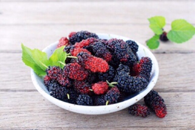 Mứt dâu tằm DLFresh dâu tằm sấy chua ngọt 300g