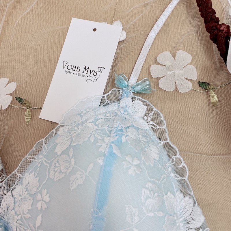 Set Bra màu xanh dương hoa thêu trắng, không gọng, Mút tam giác có đệm/mỏng Voan Mya Voanmya