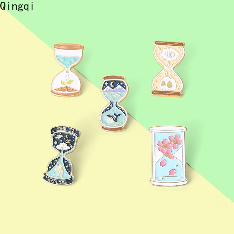 Huy hiệu cài áo Miss Zoe thiết kế kiểu đồng hồ cát hoạt hình đáng yêu