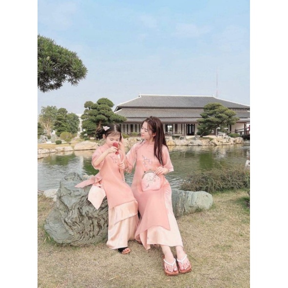 Áo Dài Cách Tân Mẹ Và Bé kết hoa siêu dễ thương Set Hồng.