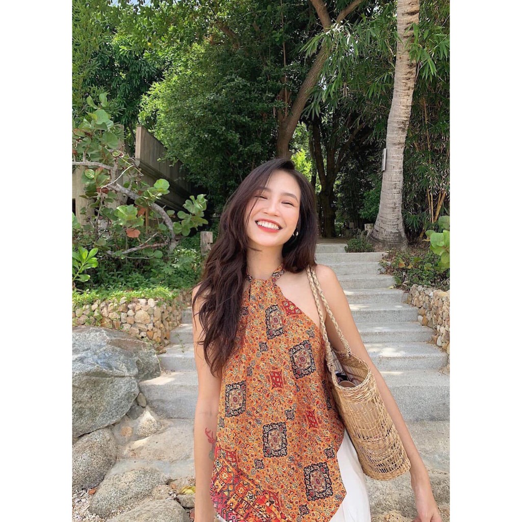 Set Áo yếm thổ cẩm chất liệu lụa Hawaii kèm quần dài ống rộng sang xịn, phù hợp đi biển hay dạo phố