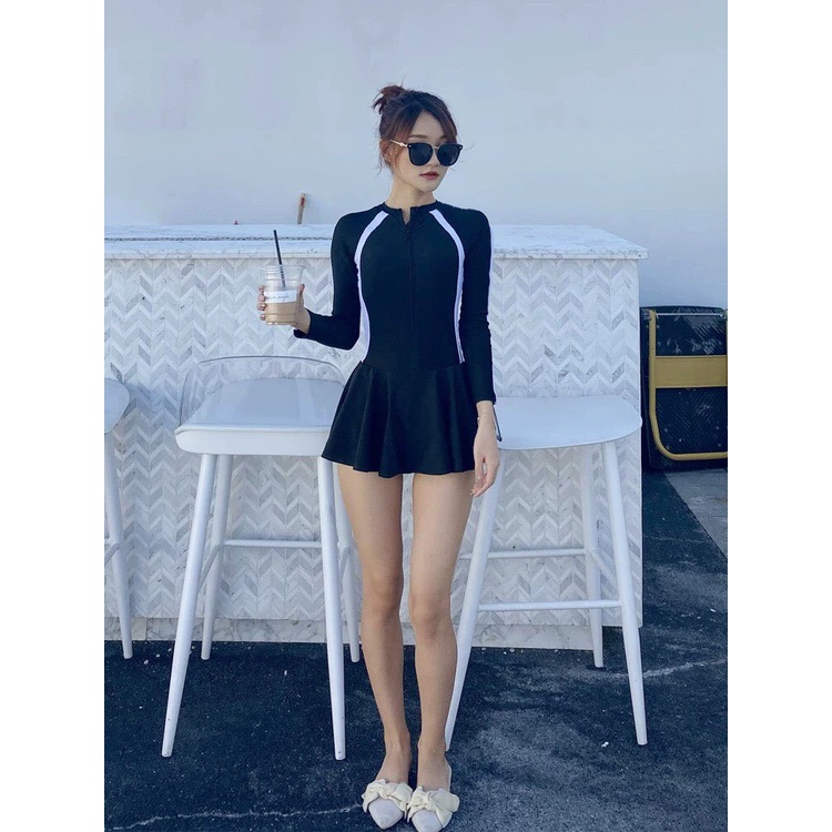 [ĐỒ BƠI NỮ CAO CẤP] Bikini liền mảnh khóa kéo có tay váy xòe kín đáo màu đen chạy sọc thân trắng (tay ngắn/ tay dài)