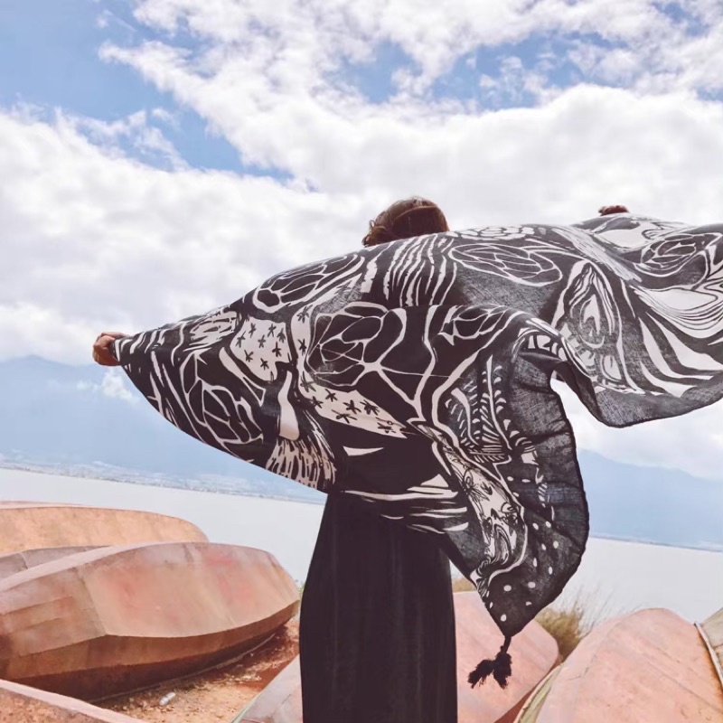 [Hàng Loại 1] Khăn Choàng Đi Biển Hoạ Tiết Trắng Đen Cá Tính