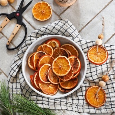 CAM VÀNG SẤY KHÔ, LÁT CAM SẤY TỰ NHIÊN DÙNG PHA TRÀ, NƯỚC DETOX GIẢM CÂN, TRANG TRÍ, DECOR PHÒNG 100GR - VƯỜN ORGANIC | BigBuy360 - bigbuy360.vn