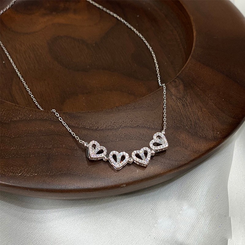 four-leaf titanium steel multi-piece for women Xia Xiaozhong with advanced design, luxury, love, collar and collar necklace