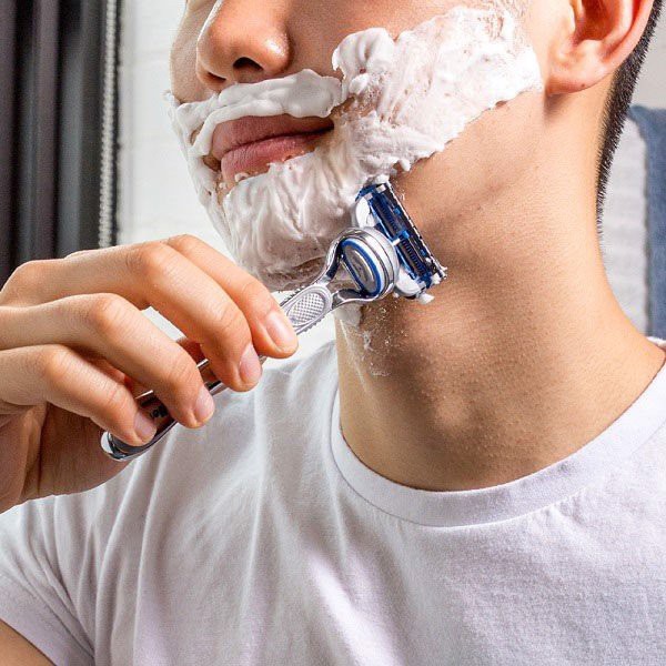 Dao cạo râu Gillette Skinguard Nhật Bản thiết kế đặc biệt dành cho da nhạy cảm, da mụn