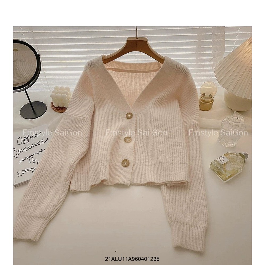 Áo len nữ cardigan tay dài gài 3 nút crop thời trang FMstyle Saigon 21ALU11A960401 | BigBuy360 - bigbuy360.vn