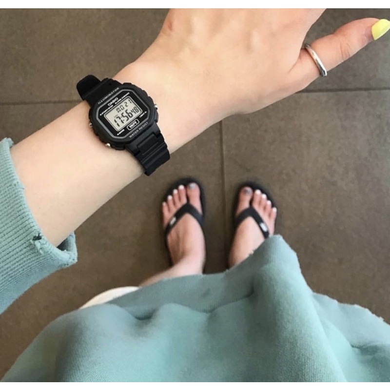 Đồng hồ Nữ Casio LA20WH-1A, đồng hồ chính hãng, dây nhựa đen mặt trắng